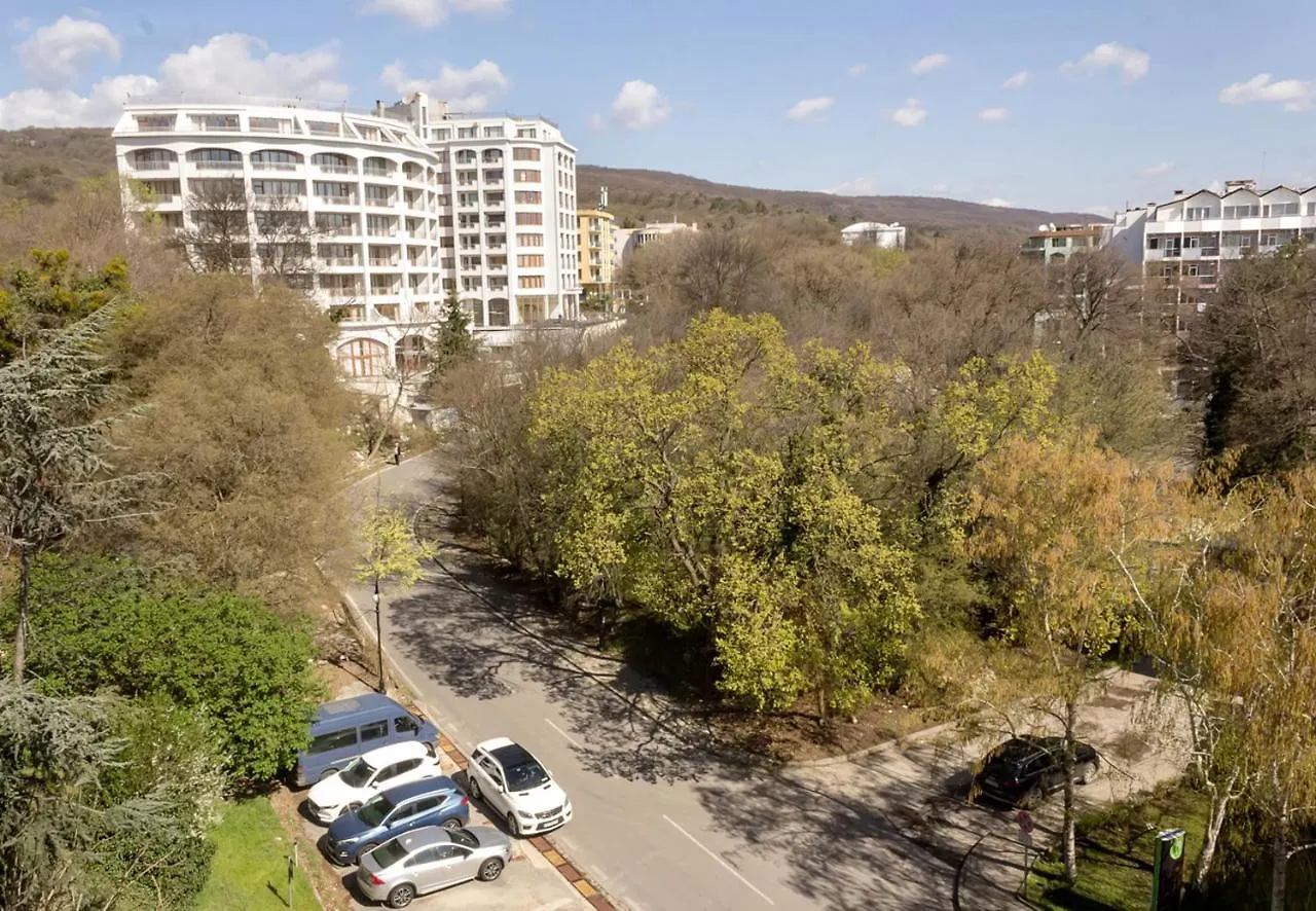 Bright 1-Bedroom Flat With Balcony In Golden Sands By Flat Mаnager